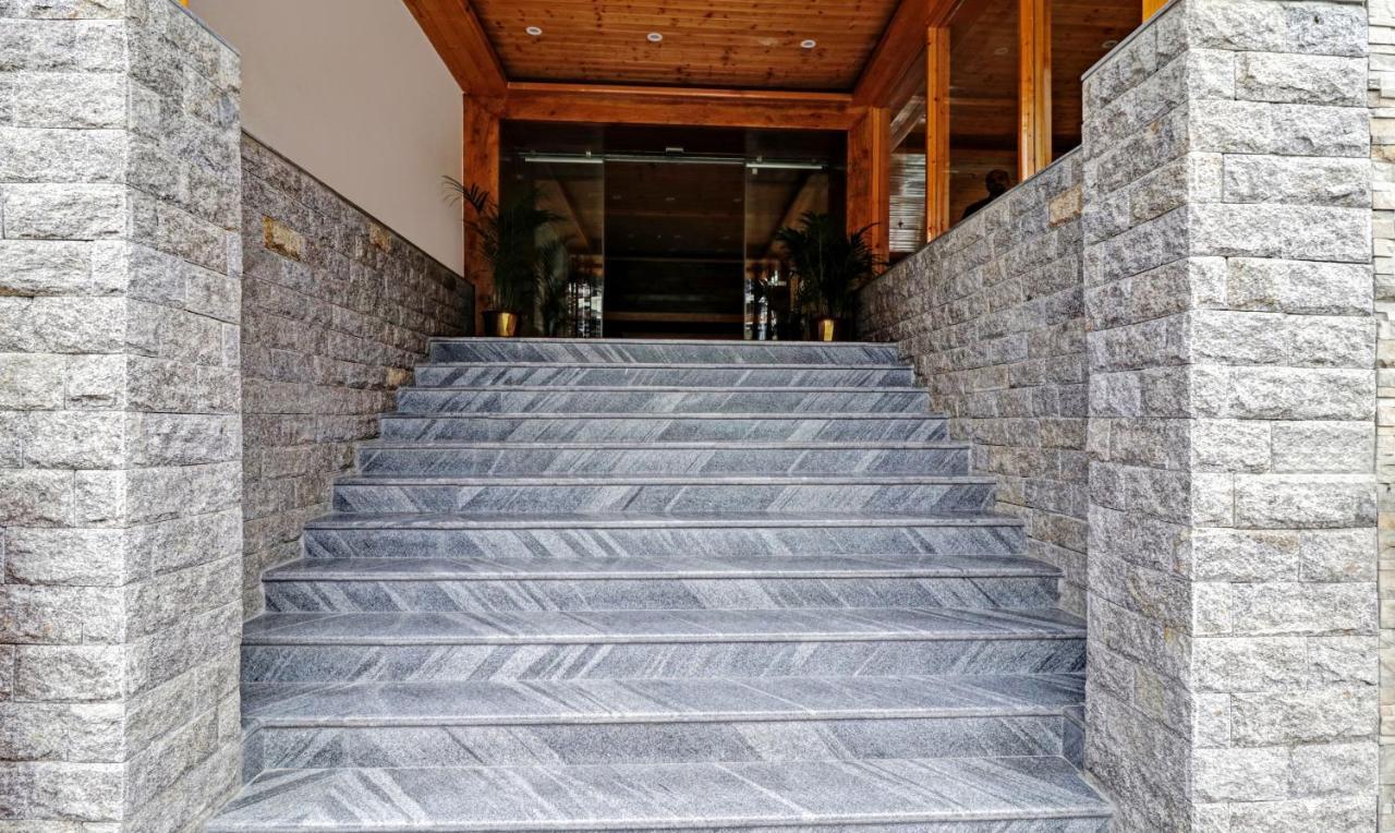 Hotel Treebo Premium Sattva With Mountain View Manāli Exterior foto