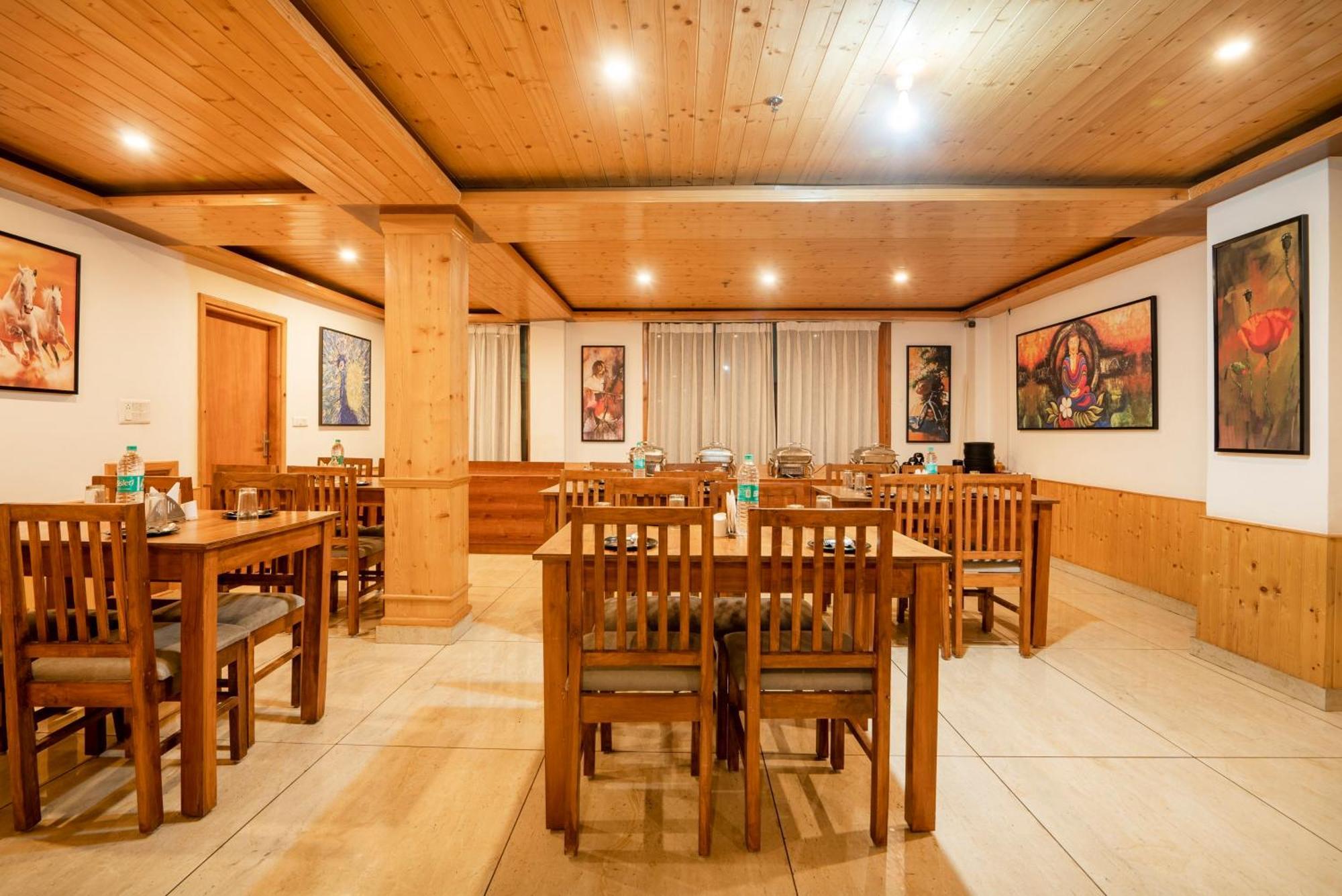 Hotel Treebo Premium Sattva With Mountain View Manāli Exterior foto
