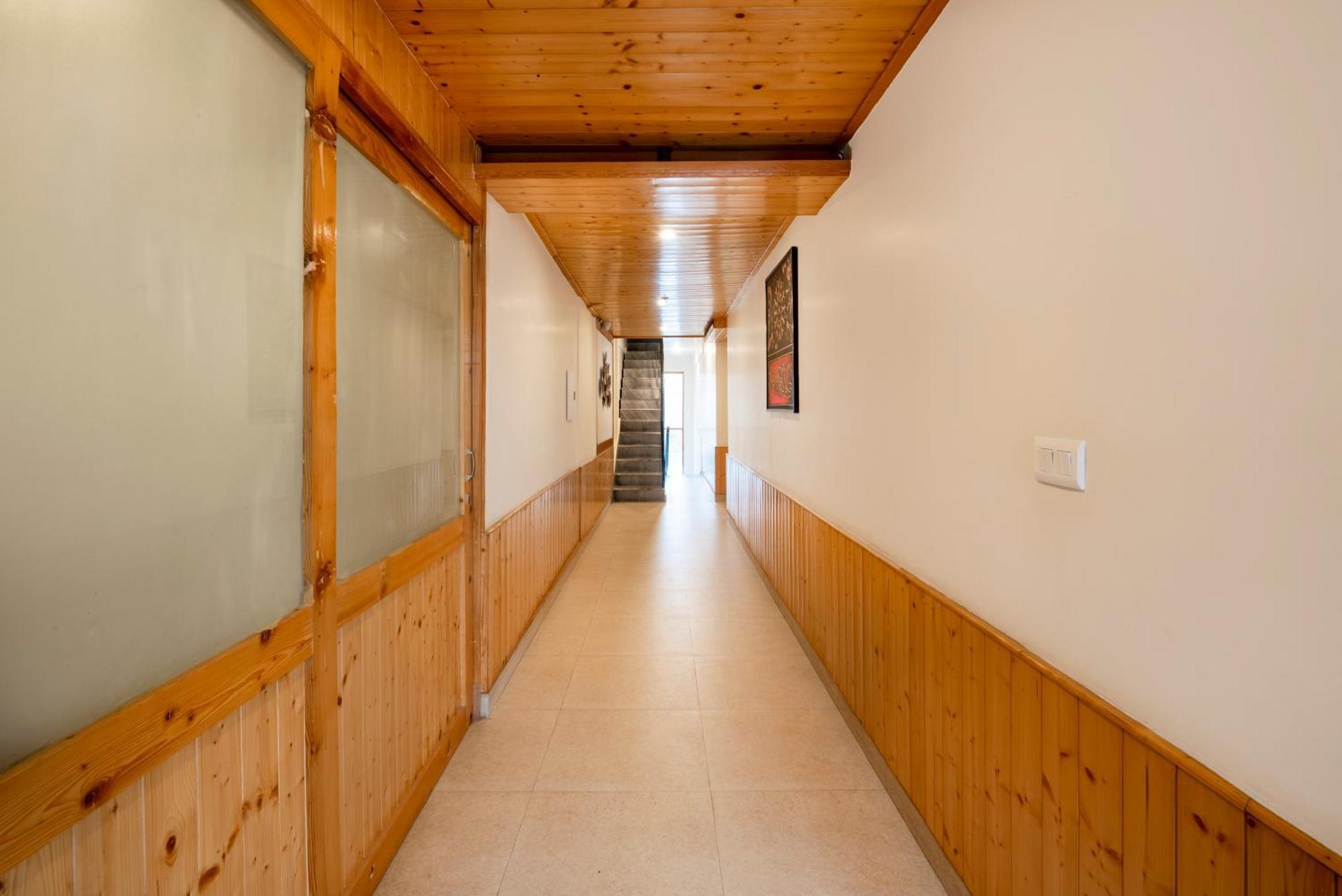 Hotel Treebo Premium Sattva With Mountain View Manāli Exterior foto